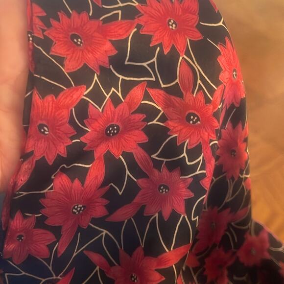 Vintage 100% silk woman's Floral Red and Black Scarf - Picture 10 of 11